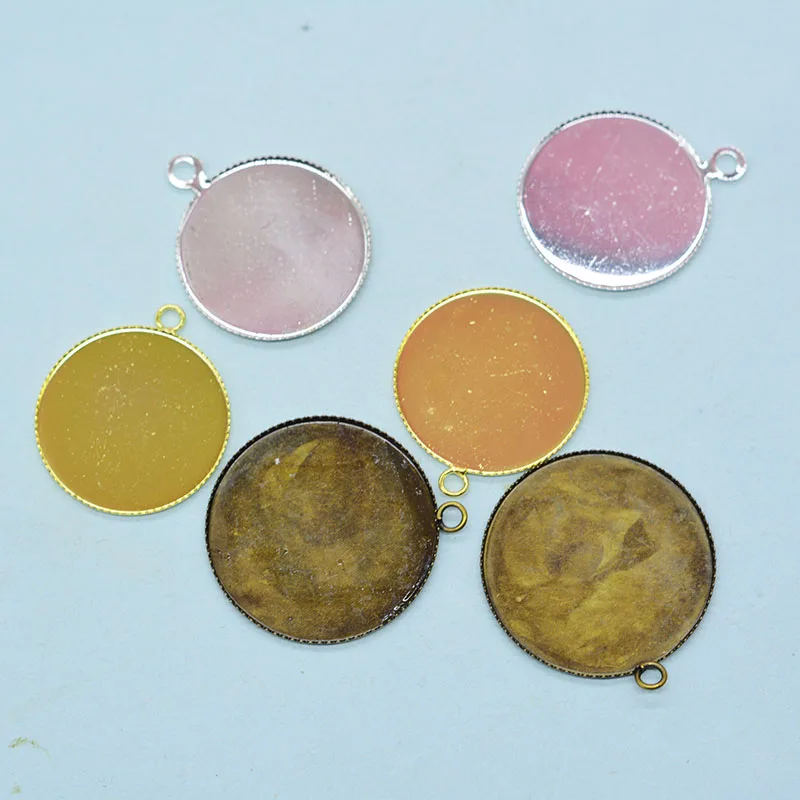 200pcs /20mm bright silver plated copper round pendant tray, tray base/settings
200pcs /20mm bright silver plated copper round pendant tray, tray base/settings