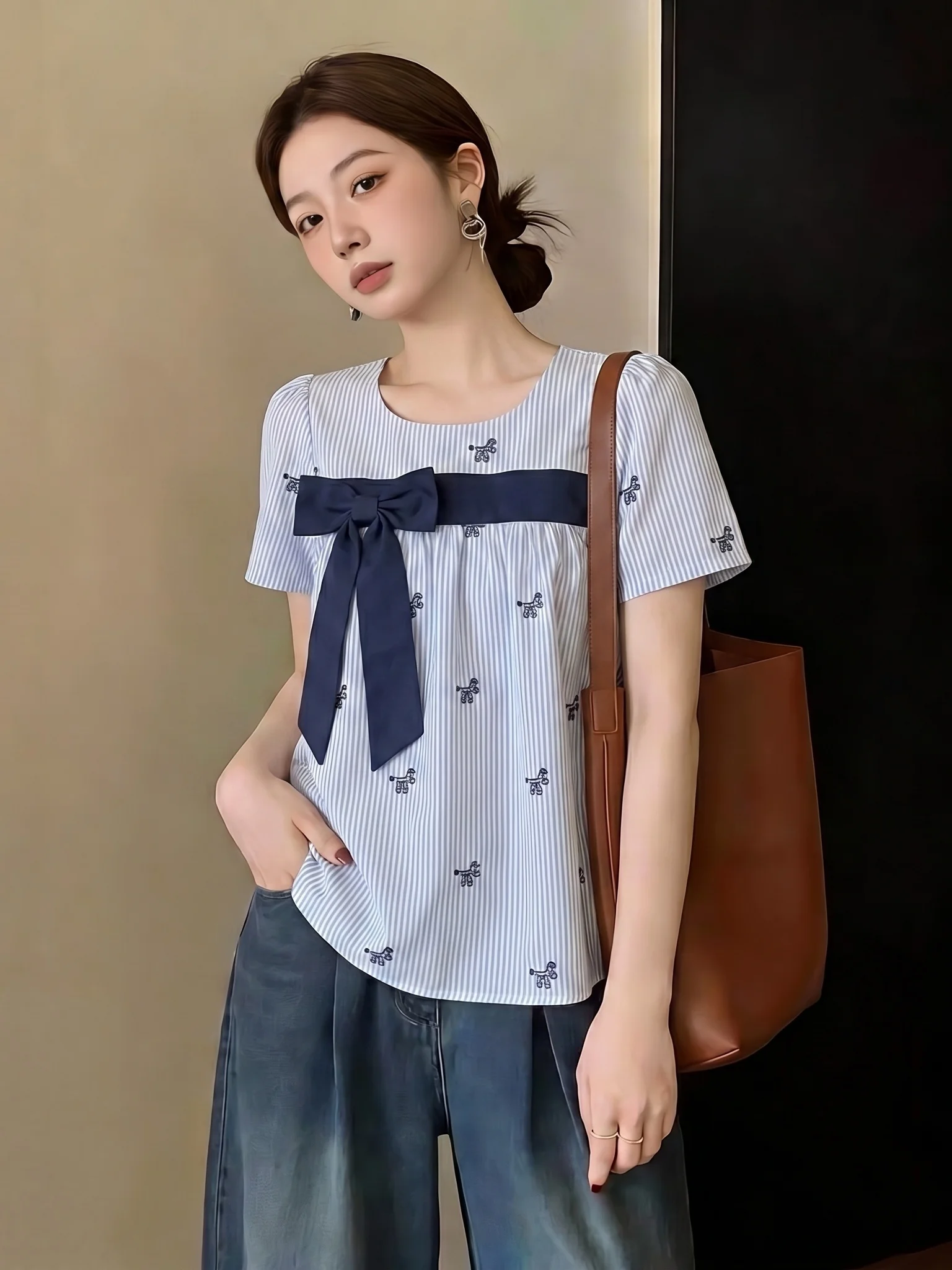 Light Blue Striped Shoulder Short Sleeve Shirt Women's Summer New Style Loose Fit Korean Version Breathable Comfortable
Light Blue Striped Shoulder Short Sleeve Shirt Women's Summer New Style Loose Fit Korean Version Breathable Comfortable