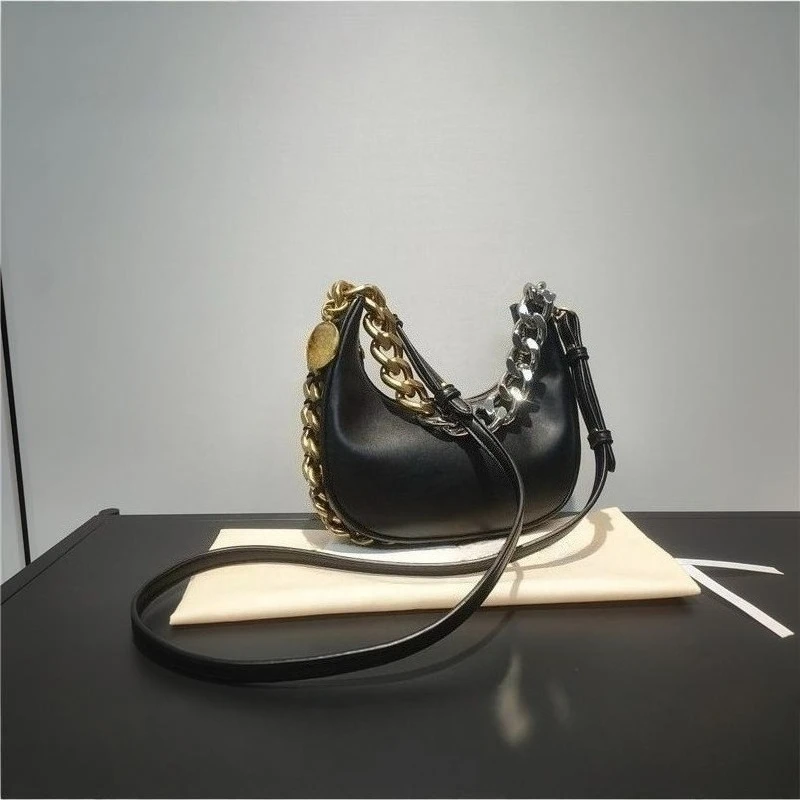 2026 High-end new pull-up chain crossbody half-moon shoulder bag versatile fashion shoulder underarmgenuine leather bag
2026 High-end new pull-up chain crossbody half-moon shoulder bag versatile fashion shoulder underarmgenuine leather bag