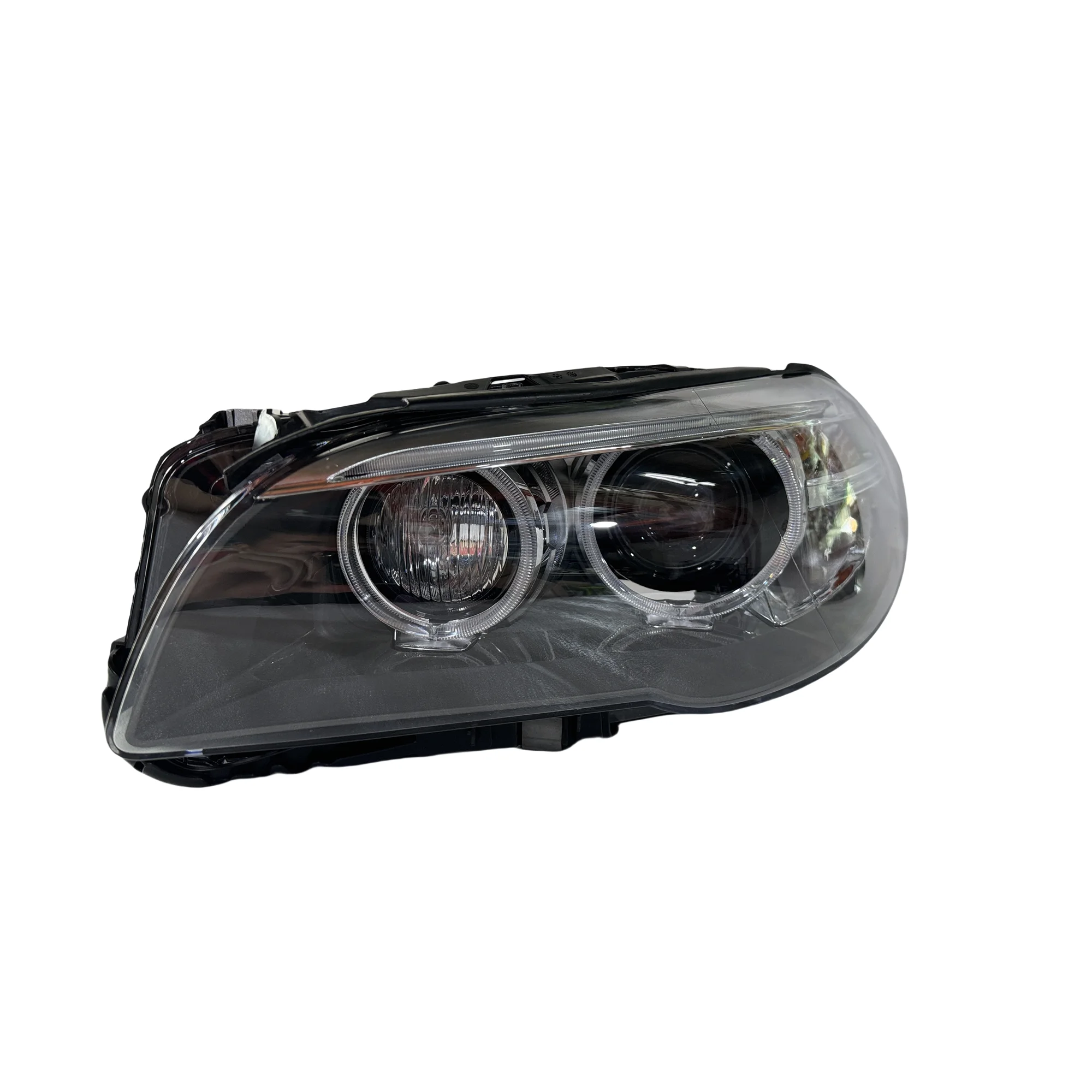 Подходит для BMW 5 серии фар 2013-2016 BMW F10 Фара F10 LCI Американская версия Ксеноновая лампа BMW M5 с полусбором AFS
Подходит для BMW 5 серии фар 2013-2016 BMW F10 Фара F10 LCI Американская версия Ксеноновая лампа BMW M5 с полусбором AFS