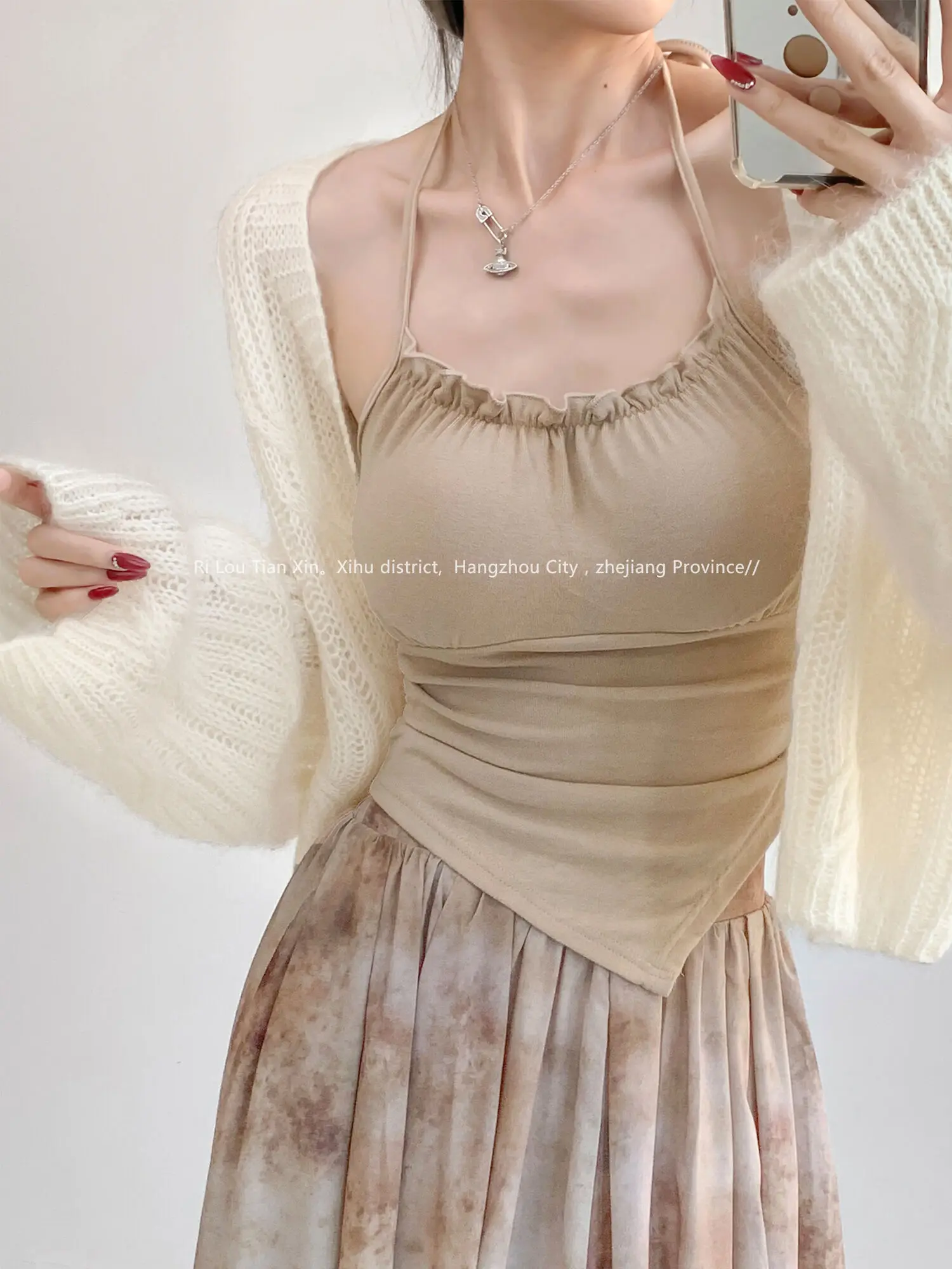 Summer New Hanging Neck Backless Pure Desire Sling Vest Women European American Style Sexy Irregular Short Top F073
Summer New Hanging Neck Backless Pure Desire Sling Vest Women European American Style Sexy Irregular Short Top F073