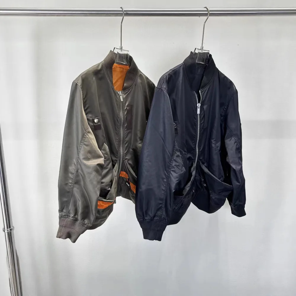 Новинка - стильная куртка-пилот в стиле деконструкции с уникальным дизайном, цветовыми акцентами и большими карманами для женщин.
Новинка - стильная куртка-пилот в стиле деконструкции с уникальным дизайном, цветовыми акцентами и большими карманами для женщин.