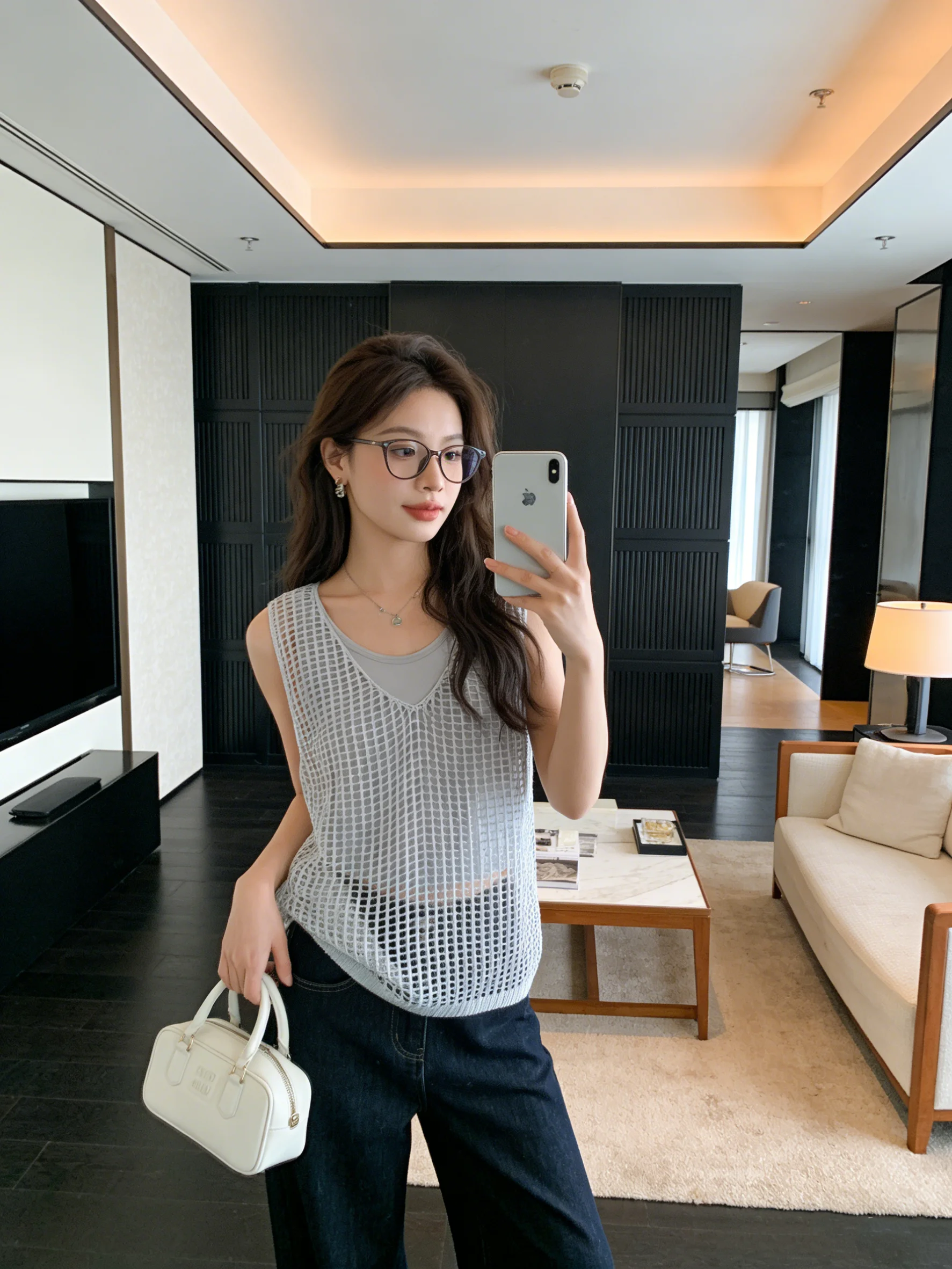 Fashionable Layered Two-Piece Set Sweet And Spicy Sleeveless Knitted Vest Hollow out V-Neck Top Summer Design Sense Cover up
Fashionable Layered Two-Piece Set Sweet And Spicy Sleeveless Knitted Vest Hollow out V-Neck Top Summer Design Sense Cover up