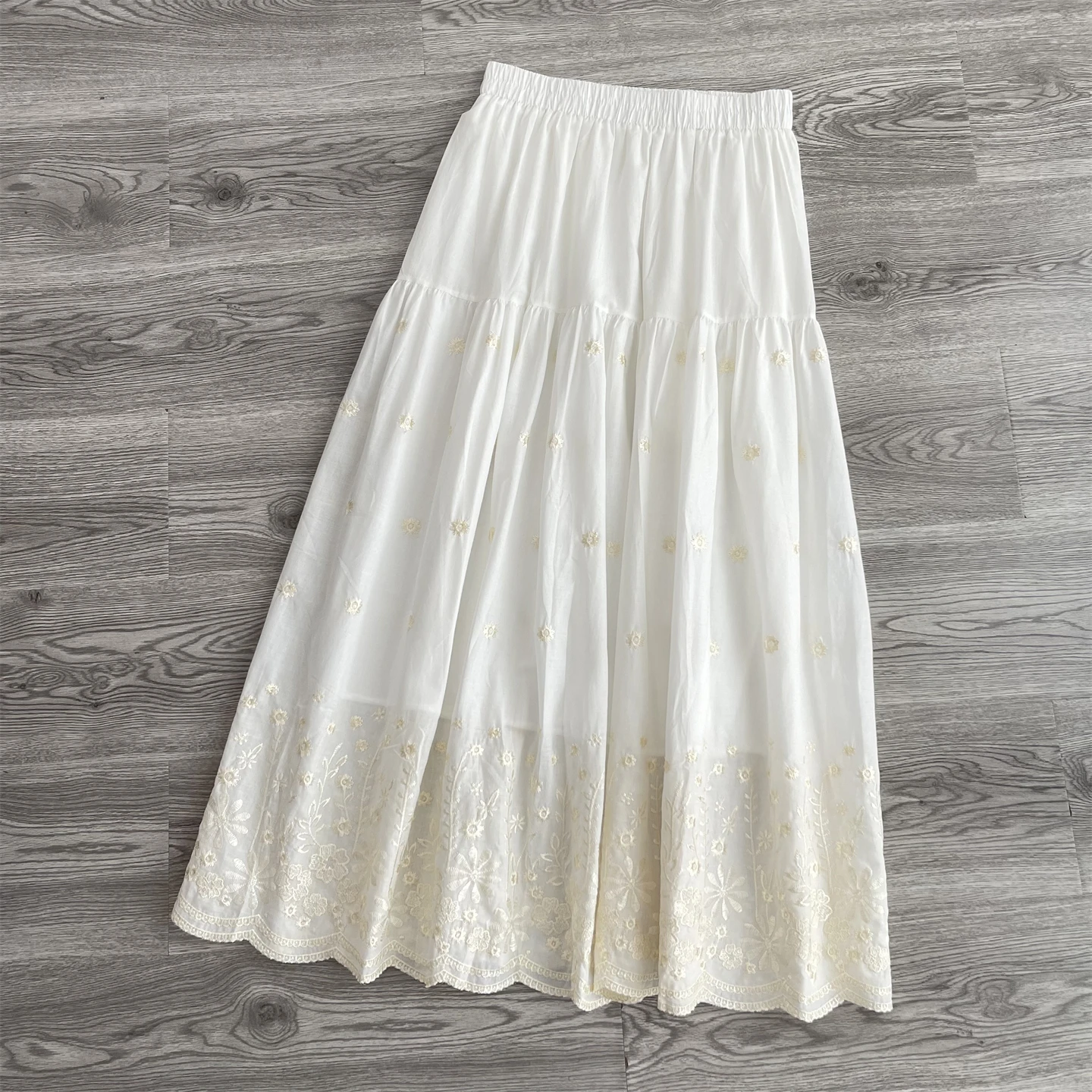 Women's Floral Embroidery Half Skirt Summer Elastic Waist Temperament Versatile Mid-length Skirts Vacation Style Long Skirt
Women's Floral Embroidery Half Skirt Summer Elastic Waist Temperament Versatile Mid-length Skirts Vacation Style Long Skirt