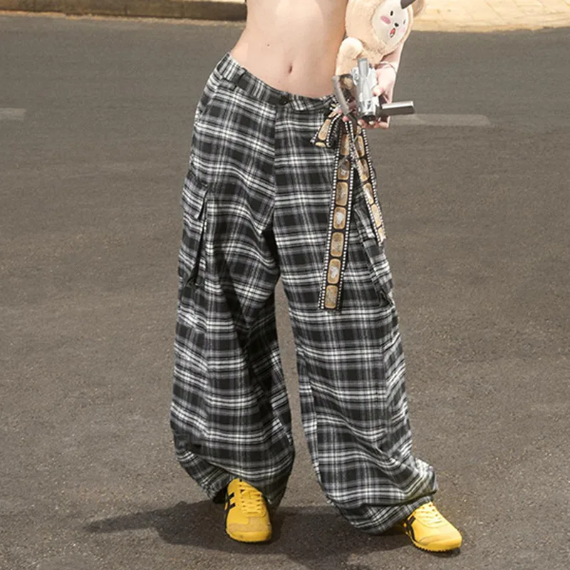 European and American street style color contrast large pocket cargo woven pants low waist loose straight leg casual pants
European and American street style color contrast large pocket cargo woven pants low waist loose straight leg casual pants