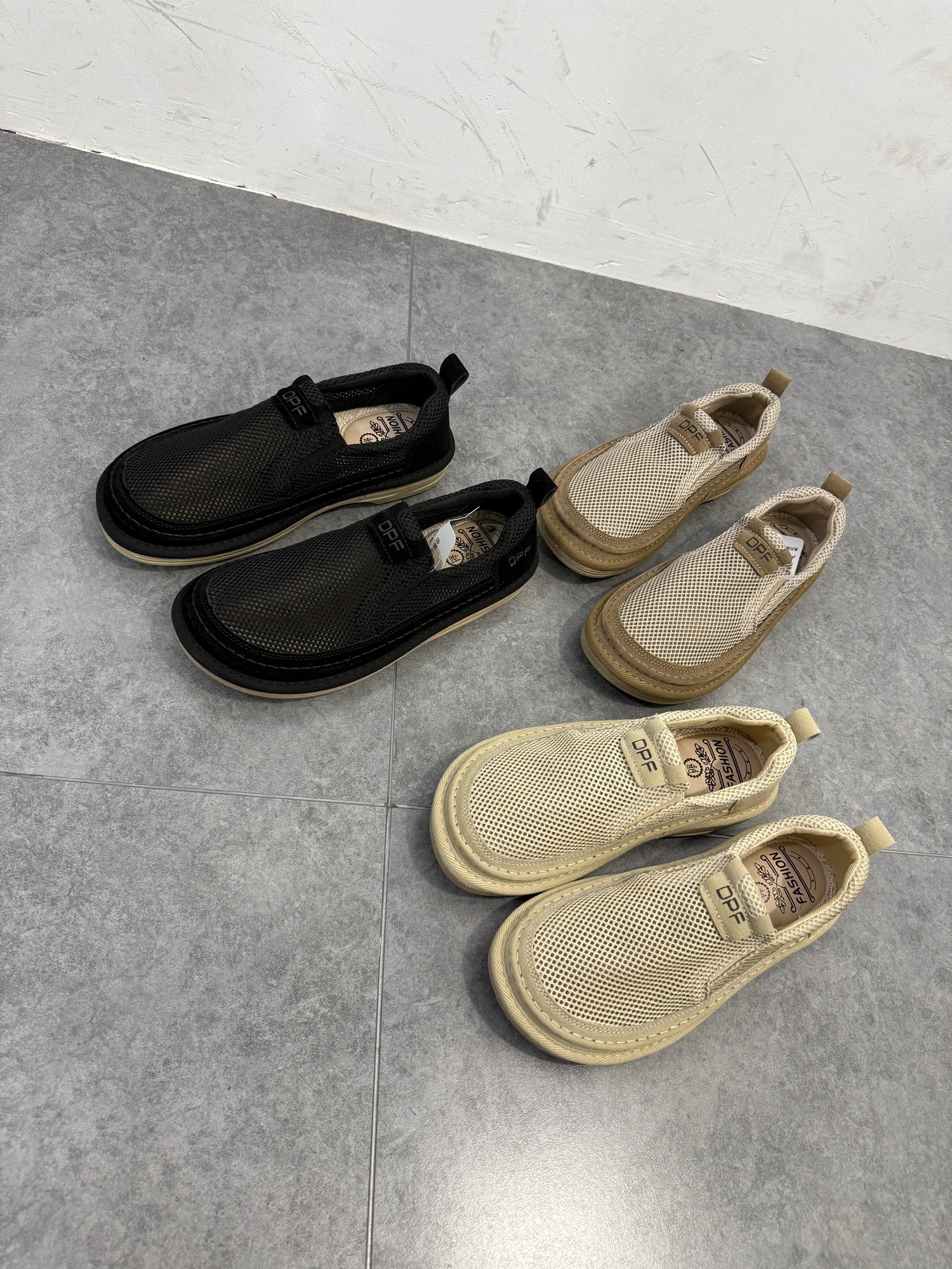 Outdoor Breathable Men's Slip-On Walking Shoes Mesh Hollow Design Spring Summer Lightweight Comfortable round Toe Flat Heel
Outdoor Breathable Men's Slip-On Walking Shoes Mesh Hollow Design Spring Summer Lightweight Comfortable round Toe Flat Heel