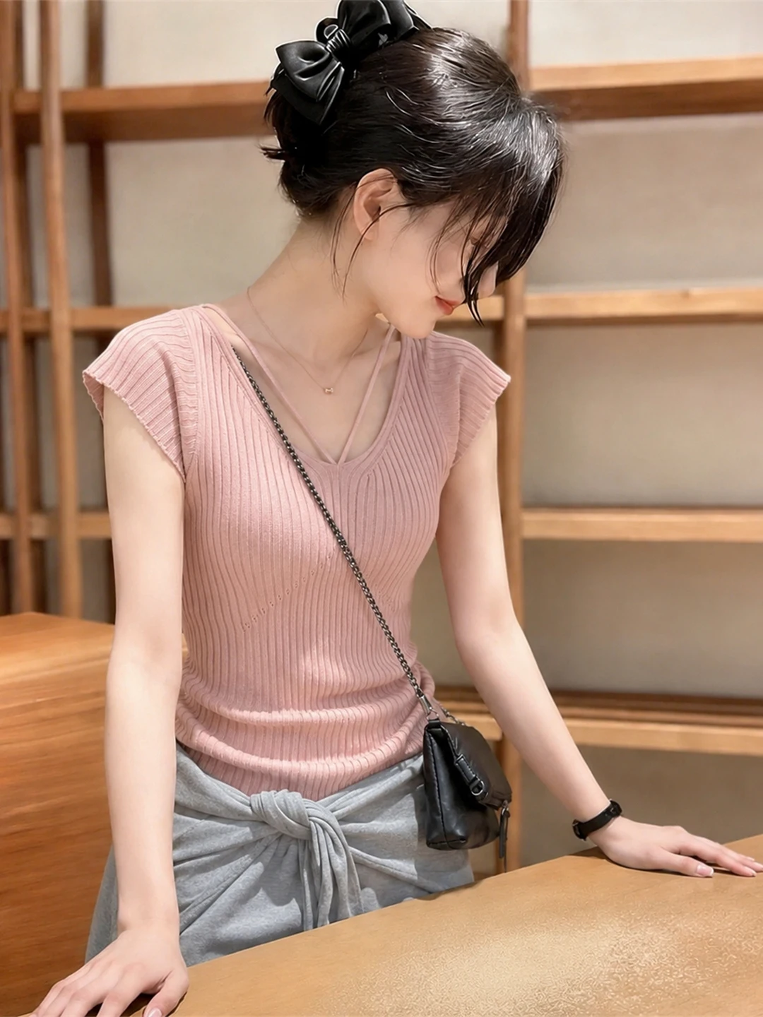 Lace-Up Neck Short Sleeve Knitted Ice Silk Slim Fit V-Neck Top Korean Style Summer New Arrival Versatile Casual Wear
Lace-Up Neck Short Sleeve Knitted Ice Silk Slim Fit V-Neck Top Korean Style Summer New Arrival Versatile Casual Wear