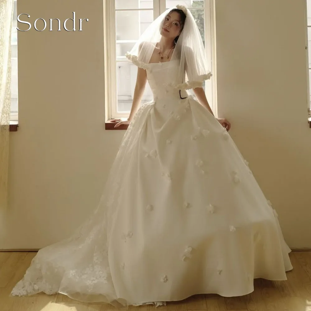 Sondr Customized A Line Korean Wedding Dresses Strapless 3D Flowers Bride Gowns Japanese Wedding Party Gown
Sondr Customized A Line Korean Wedding Dresses Strapless 3D Flowers Bride Gowns Japanese Wedding Party Gown