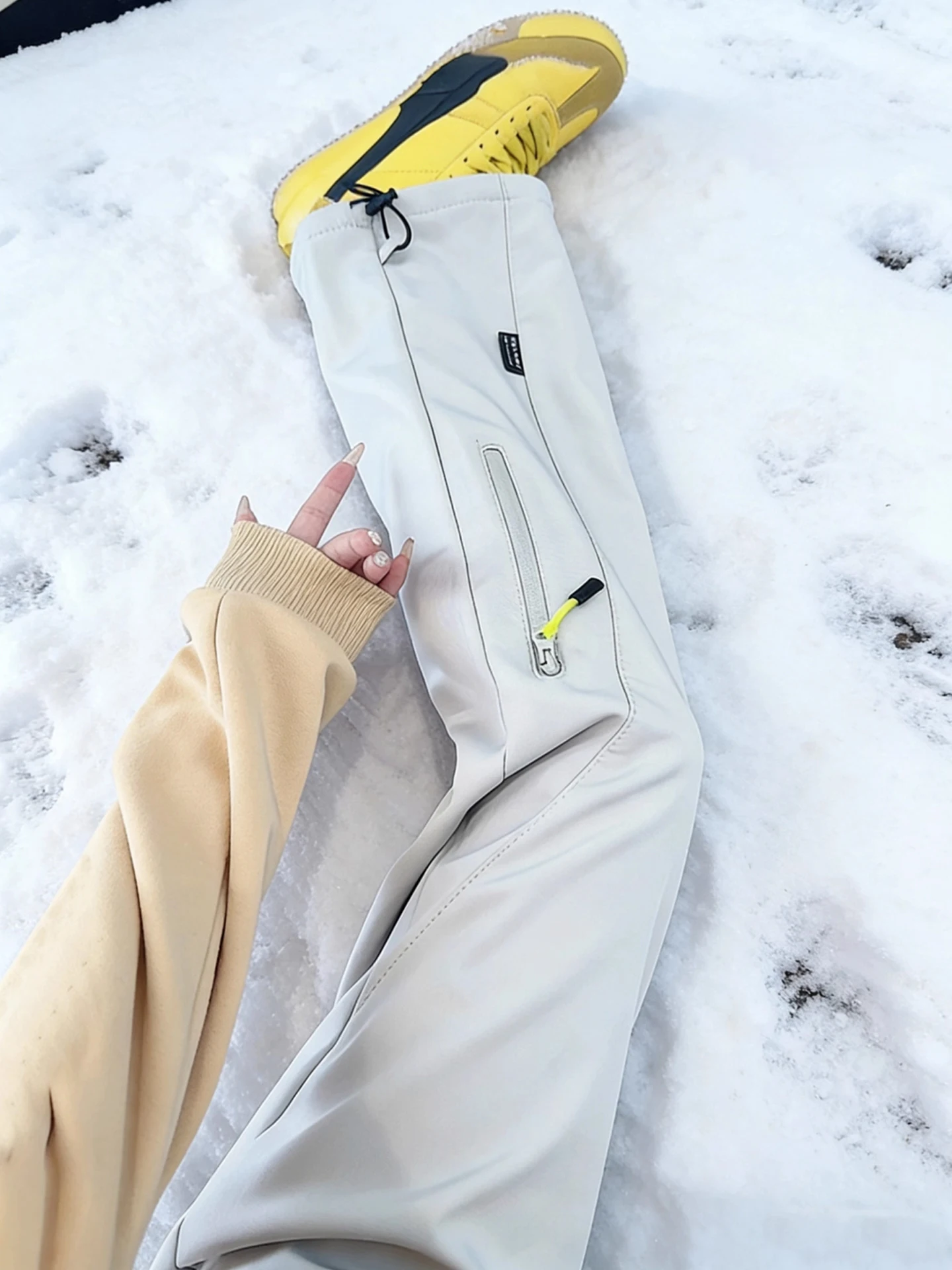 Beige Soft ell Tee-Proof Tactical Pants Men Women Outdoor Waterproof Mountain Climbing Trousers American Vibe Workwear
Beige Soft ell Tee-Proof Tactical Pants Men Women Outdoor Waterproof Mountain Climbing Trousers American Vibe Workwear