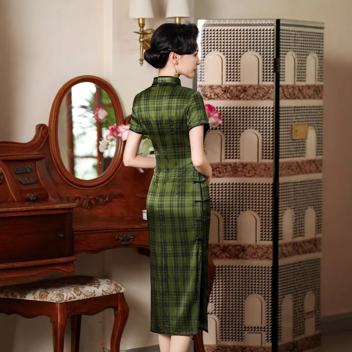 Improved Retro Green Silk Chinese Floral Traditional Vintage Modern Cheongsam Qipao Short Sleeve Dress Temperament Advanced
Improved Retro Green Silk Chinese Floral Traditional Vintage Modern Cheongsam Qipao Short Sleeve Dress Temperament Advanced