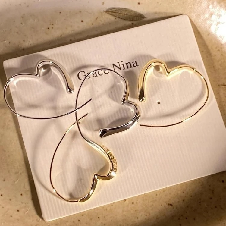 Heart Earrings Minimalist Cool Tone for Round Square Face Slimming Hypoallergenic Silver Post Lightweight Daily
Heart Earrings Minimalist Cool Tone for Round Square Face Slimming Hypoallergenic Silver Post Lightweight Daily