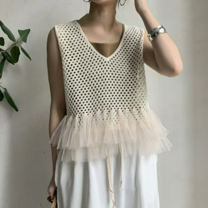 KUSAHIKI Mesh Splicing Women's Hollowed Out Vest 2025 Summer New Causal V-neck Fashion Tanks
KUSAHIKI Mesh Splicing Women's Hollowed Out Vest 2025 Summer New Causal V-neck Fashion Tanks