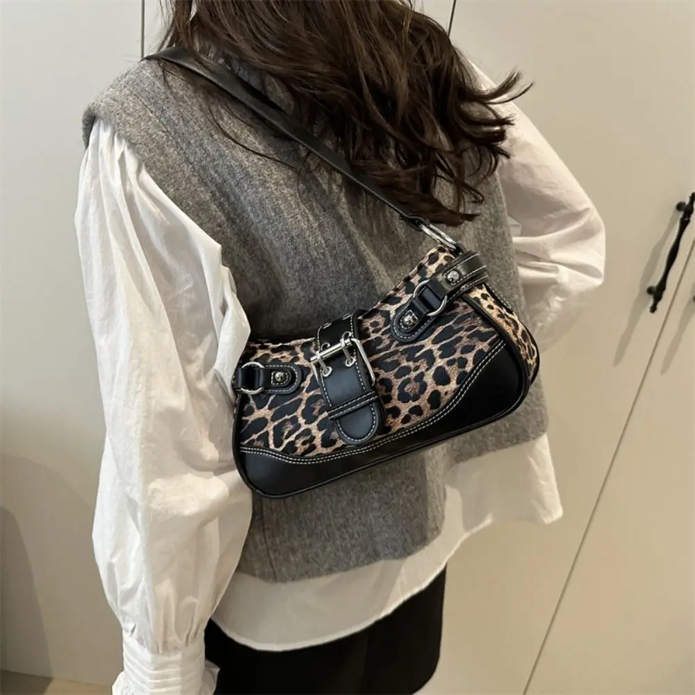 Fashion Classic PU Shoulder Bags Large Capacity Messenger Bag Retro Underarm Bag Leopard Print Handheld Bag for Women
Fashion Classic PU Shoulder Bags Large Capacity Messenger Bag Retro Underarm Bag Leopard Print Handheld Bag for Women