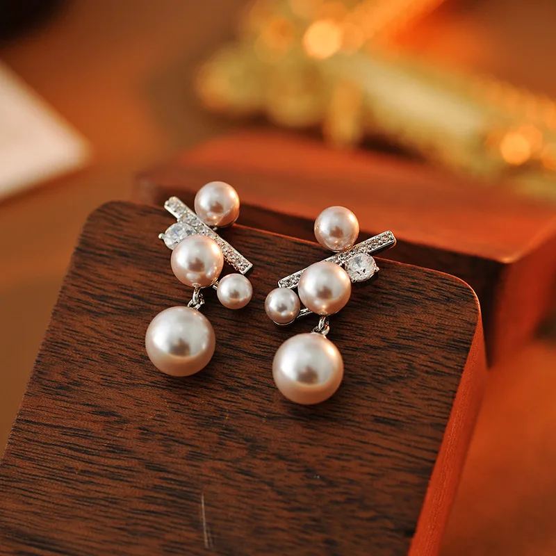 Women's Pearl Earrings New Popular Jewelry Elegant Classic Dangle Studs Fashion Accessory
Women's Pearl Earrings New Popular Jewelry Elegant Classic Dangle Studs Fashion Accessory