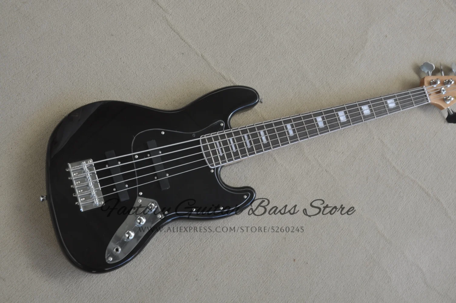 Классический 5-струнный бас, черный бас, фиксированный мост, корпус из цельного дерева, кленовый гриф, накладка на гриф из палисандра, 21 ладоней, черная защитная доска
Классический 5-струнный бас, черный бас, фиксированный мост, корпус из цельного дерева, кленовый гриф, накладка на гриф из палисандра, 21 ладоней, черная защитная доска