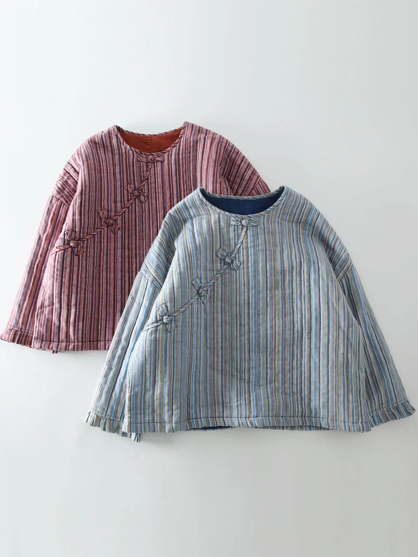 Новое женское свободное хлопковое пальто в стиле ретро с полосками и пуговицами, удобное, с длинными рукавами и круглым вырезом, зимняя верхняя одежда
Новое женское свободное хлопковое пальто в стиле ретро с полосками и пуговицами, удобное, с длинными рукавами и круглым вырезом, зимняя верхняя одежда