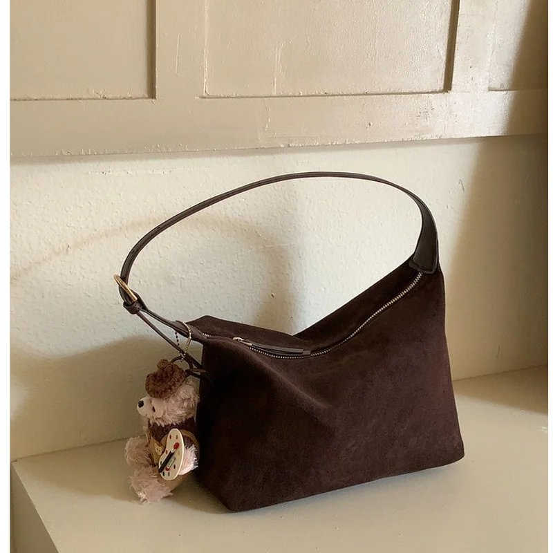Vintage Simple Versatile Suede Single-shoulder Women's Zippered Leather Handbag Soft Suede Shoulder Bag
Vintage Simple Versatile Suede Single-shoulder Women's Zippered Leather Handbag Soft Suede Shoulder Bag