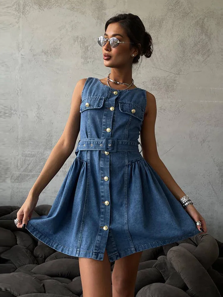 Summer New Women's O-Neck Sleeveless Denim Mini Dress With Chic Buttons Trendy Single Breasted And Adjustable Belt Dresses
Summer New Women's O-Neck Sleeveless Denim Mini Dress With Chic Buttons Trendy Single Breasted And Adjustable Belt Dresses