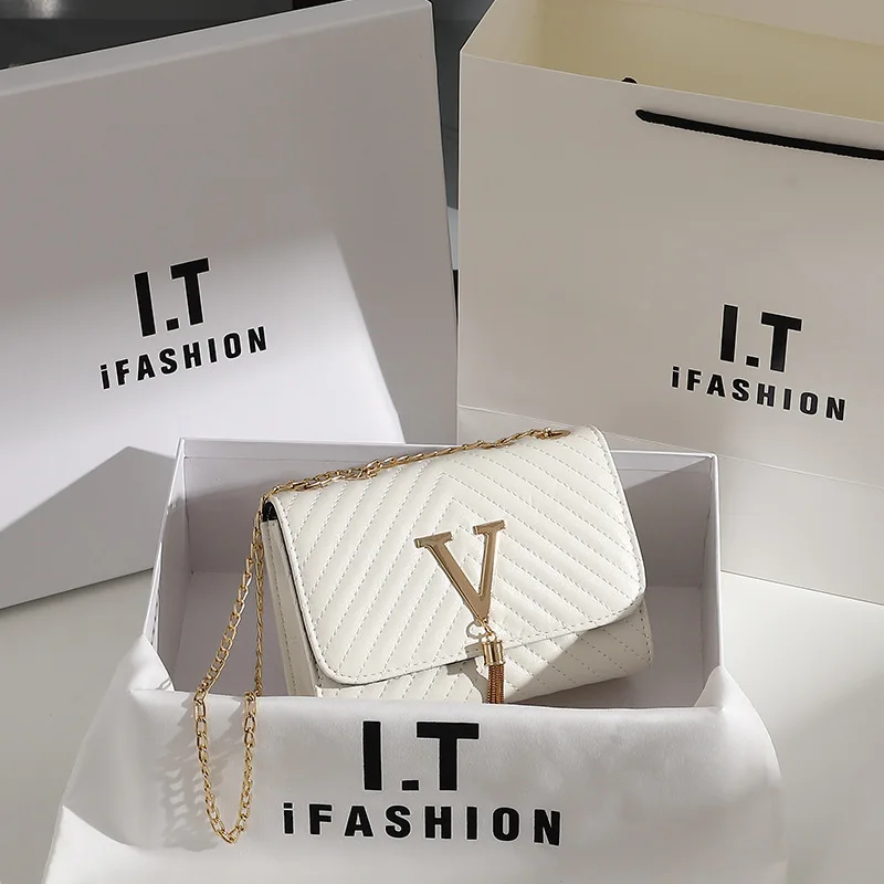 Bags for Women 2025 New Fashion Striped Embroidered Shoulder Bag with Fringe Decoration Crossbody Bag Ladies Fashion Bags
Bags for Women 2025 New Fashion Striped Embroidered Shoulder Bag with Fringe Decoration Crossbody Bag Ladies Fashion Bags