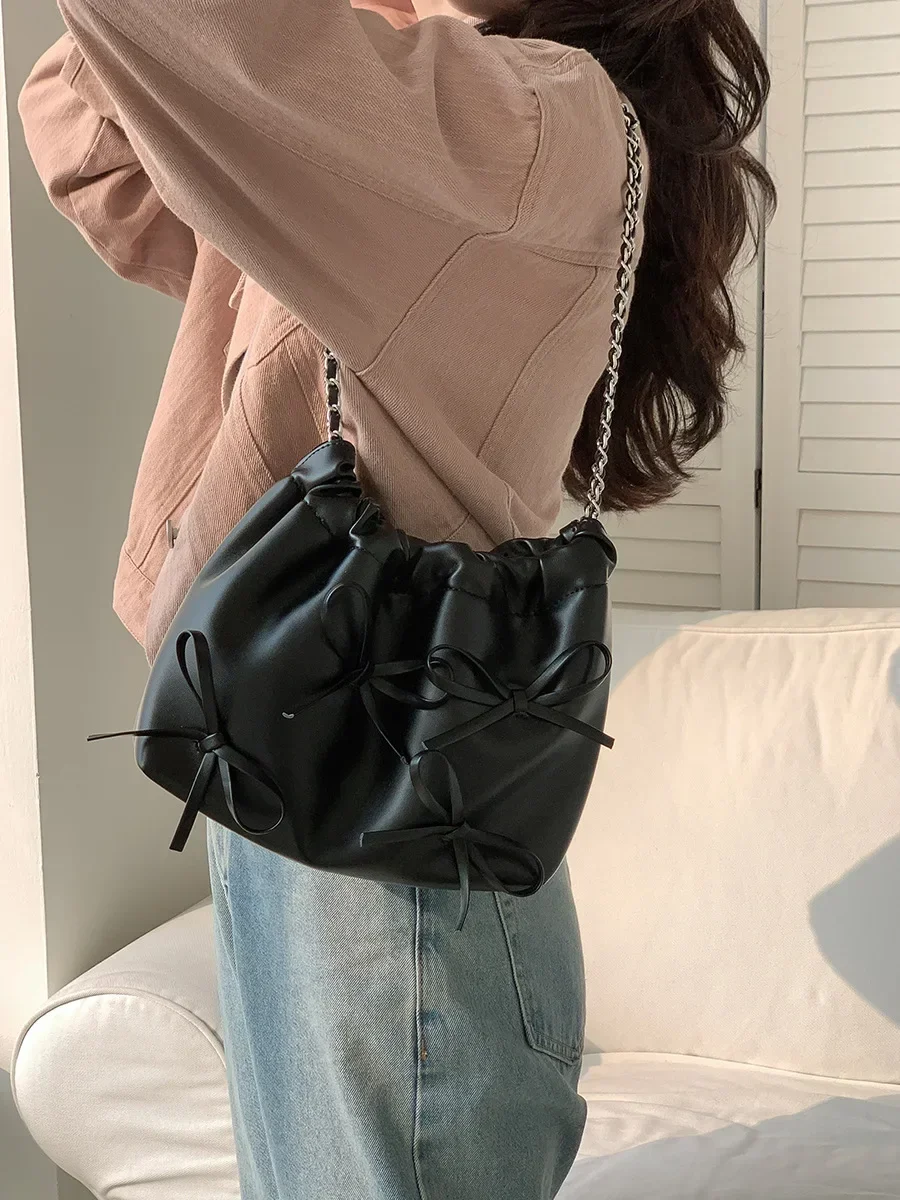 Korean Fashion Bow Bucket Bag For Women 2025 Summer High End Solid Chain Bag Soft PU Leather Ruched Underarm Shoulder Bag
Korean Fashion Bow Bucket Bag For Women 2025 Summer High End Solid Chain Bag Soft PU Leather Ruched Underarm Shoulder Bag