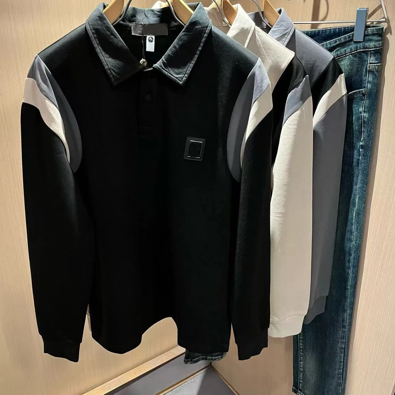 LP Итальянский повседневный однотонный свитер с лацканами
LP Итальянский повседневный однотонный свитер с лацканами