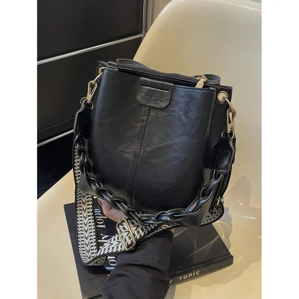 Textured Solid Color PU Bucket Bag, Retro Versatile Women Shoulder Bag, Summer Fashion
Textured Solid Color PU Bucket Bag, Retro Versatile Women Shoulder Bag, Summer Fashion