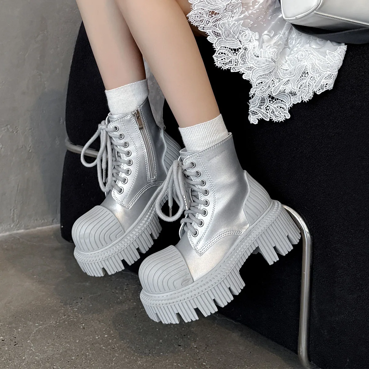 Arden Furtado Autumn cowhide platform Side zipper Modern boots Round toe Lace up Chunky heels Short boots Women's Boots 
Arden Furtado Autumn cowhide platform Side zipper Modern boots Round toe Lace up Chunky heels Short boots Women's Boots