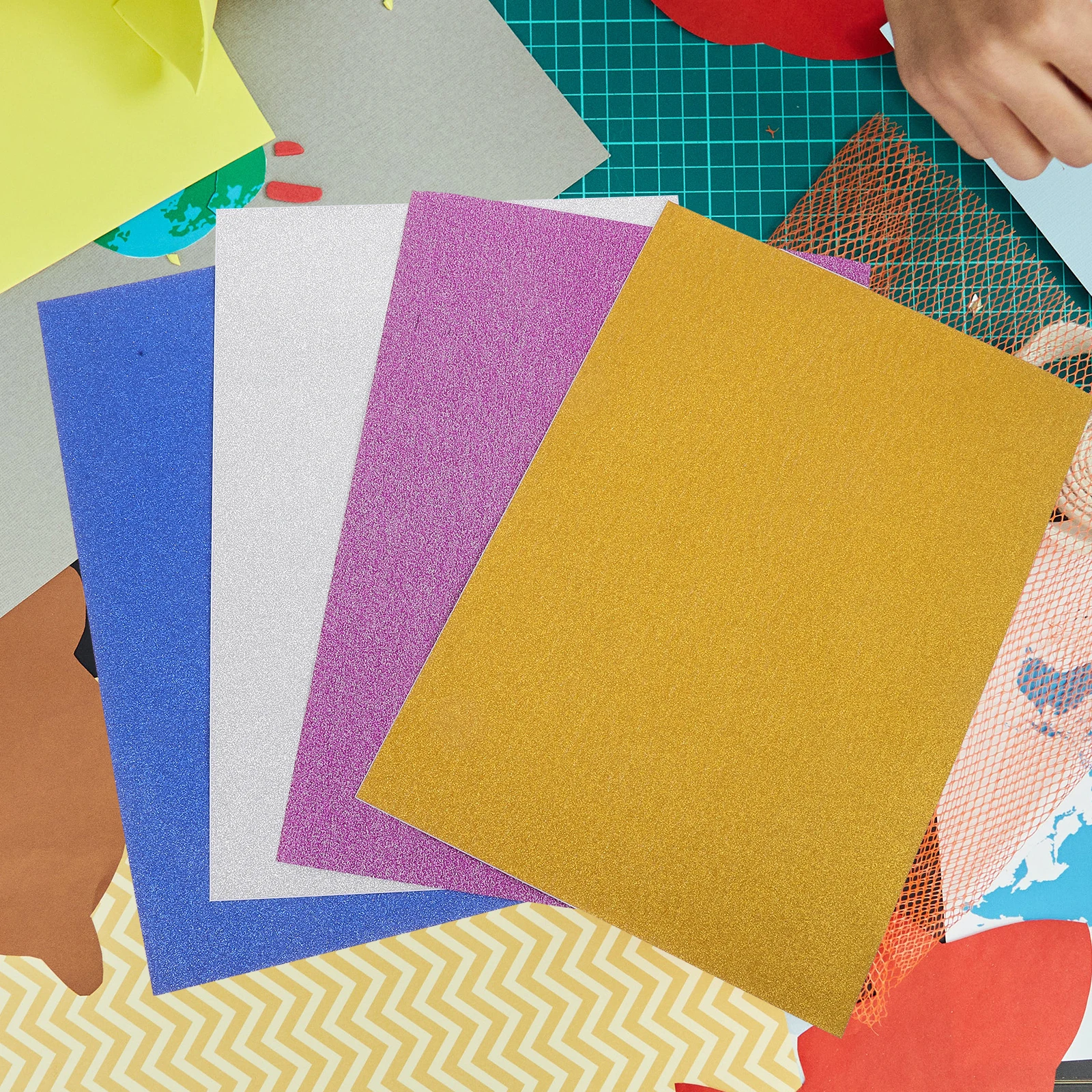 40 Sheets Glitter Cardstock Paper 80g Non Fading Colorful Craft Supplies for DIY Scrapbooking Projects Card Making Decor 
40 Sheets Glitter Cardstock Paper 80g Non Fading Colorful Craft Supplies for DIY Scrapbooking Projects Card Making Decor