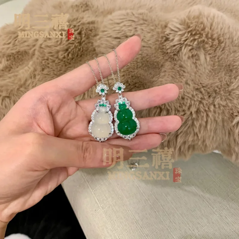 Новое ожерелье в китайском национальном стиле с прозрачным халцедоном в форме тыквы, подвеска на удачу, серебряная цепочка с бусинами, легкая роскошь
Новое ожерелье в китайском национальном стиле с прозрачным халцедоном в форме тыквы, подвеска на удачу, серебряная цепочка с бусинами, легкая роскошь