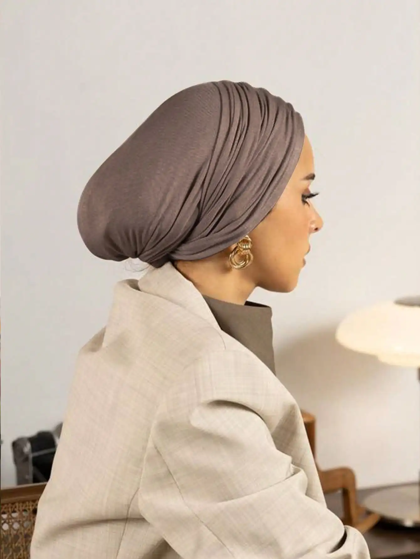 1pc Women Classic Solid Color Hijab Headscarf, Adjustable Turban Headband With Multiple Wearing Methods, Comfortable Modal Fabric Suitable For Daily, Sports, Yoga Wear For Dress,Beach,Holiday
1pc Women Classic Solid Color Hijab Headscarf, Adjustable Turban Headband With Multiple Wearing Methods, Comfortable Modal Fabric Suitable For Daily, Sports, Yoga Wear For Dress,Beach,Holiday