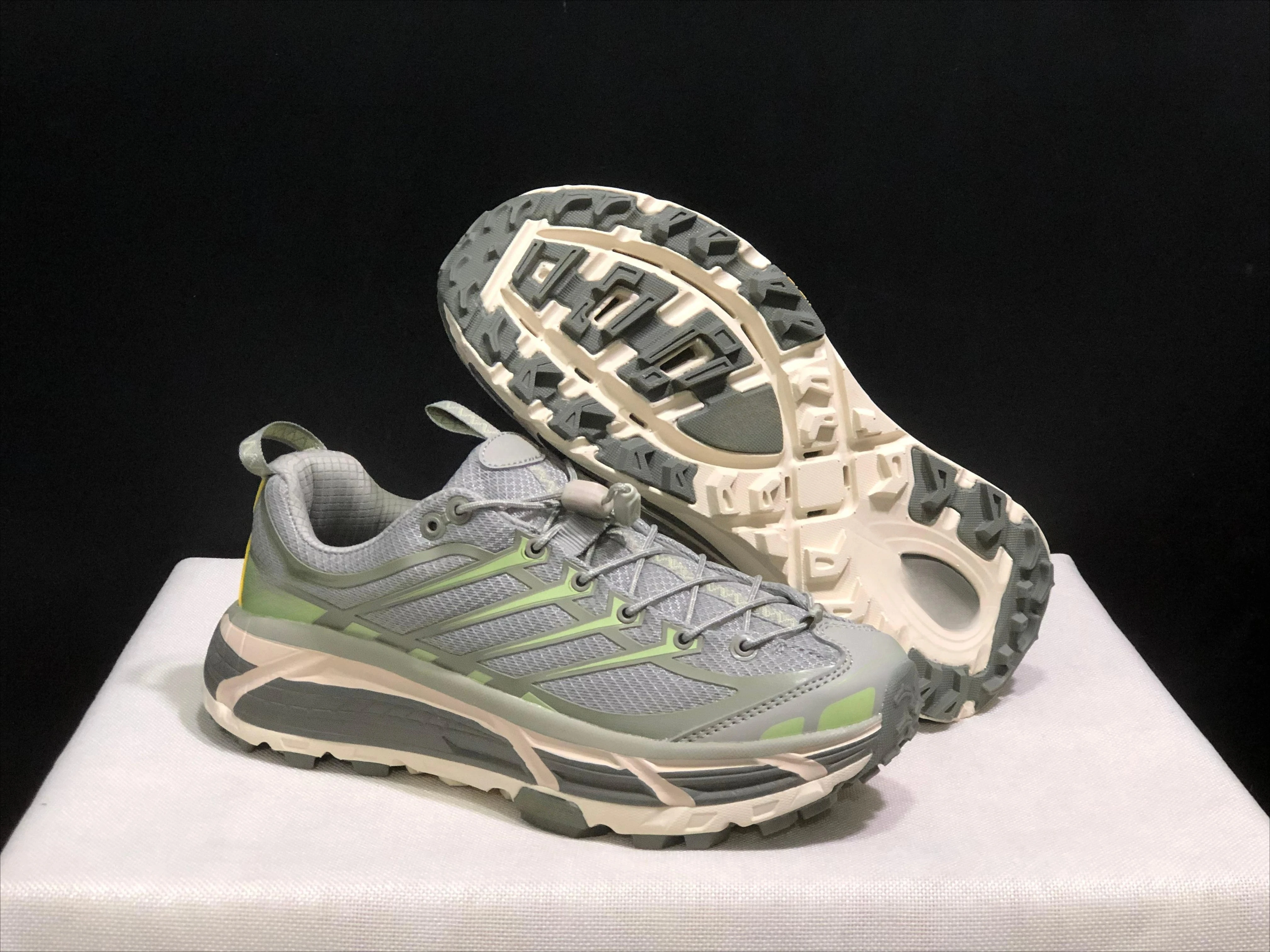 2026 Couple Casual Sneakers, Fashion All-match Non-slip Daily Walking Mafate-Three2 Shoes
2026 Couple Casual Sneakers, Fashion All-match Non-slip Daily Walking Mafate-Three2 Shoes