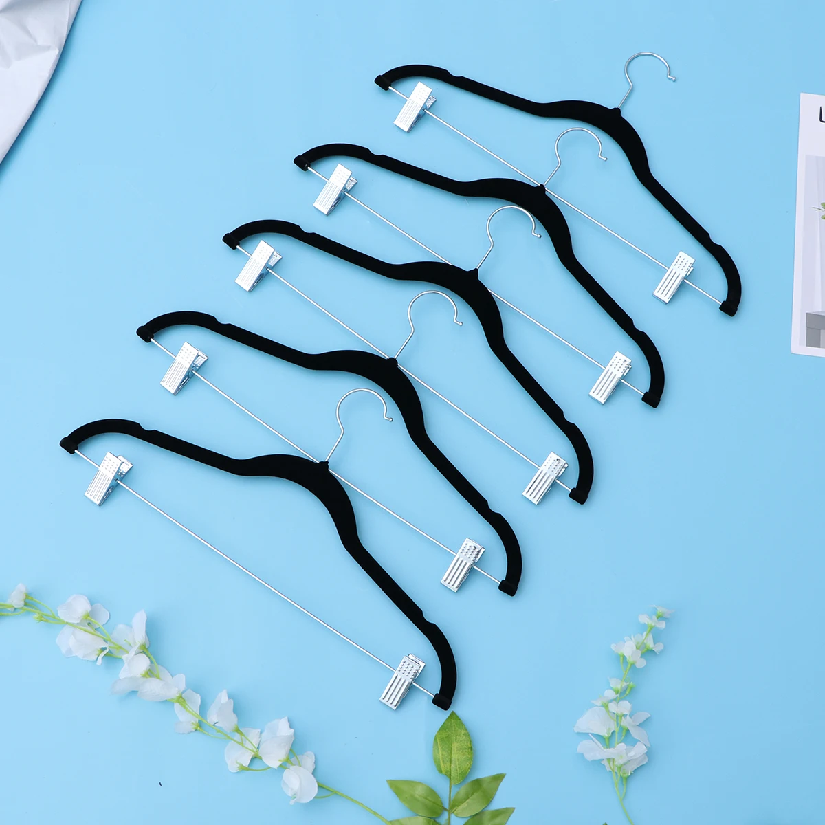 5pcs Clip Non-Slip Cloth Hanger Simple Practical Rotatable Hanger For Coat Pant Laundry Space Saving Black
5pcs Clip Non-Slip Cloth Hanger Simple Practical Rotatable Hanger For Coat Pant Laundry Space Saving Black