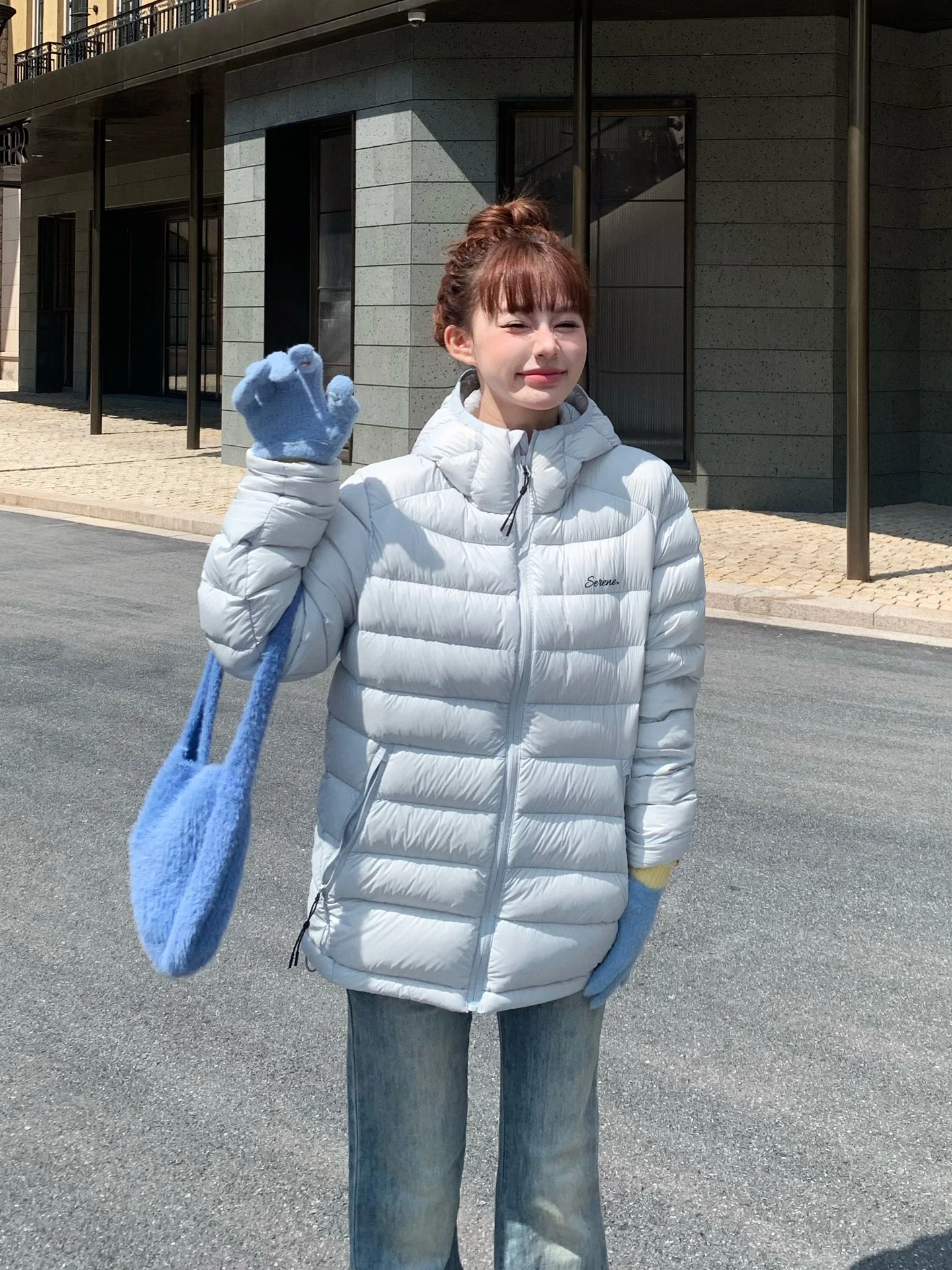 Женская легкая пуховая куртка с капюшоном, 90% белый пух, теплая верхняя одежда, повседневная, в корейском стиле, прямой крой
Женская легкая пуховая куртка с капюшоном, 90% белый пух, теплая верхняя одежда, повседневная, в корейском стиле, прямой крой