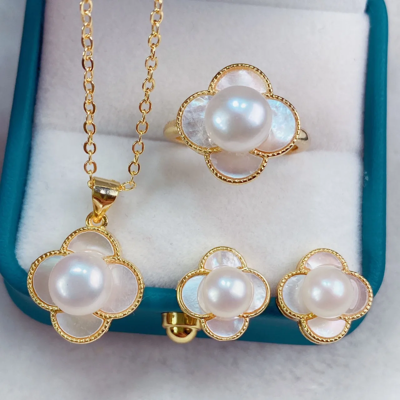 AAAA 9-10 мм жемчуг Южного моря Открытое кольцо-подвеска Серьги в стиле ретро Кружево Циркон идеально и безупречный
AAAA 9-10 мм жемчуг Южного моря Открытое кольцо-подвеска Серьги в стиле ретро Кружево Циркон идеально и безупречный