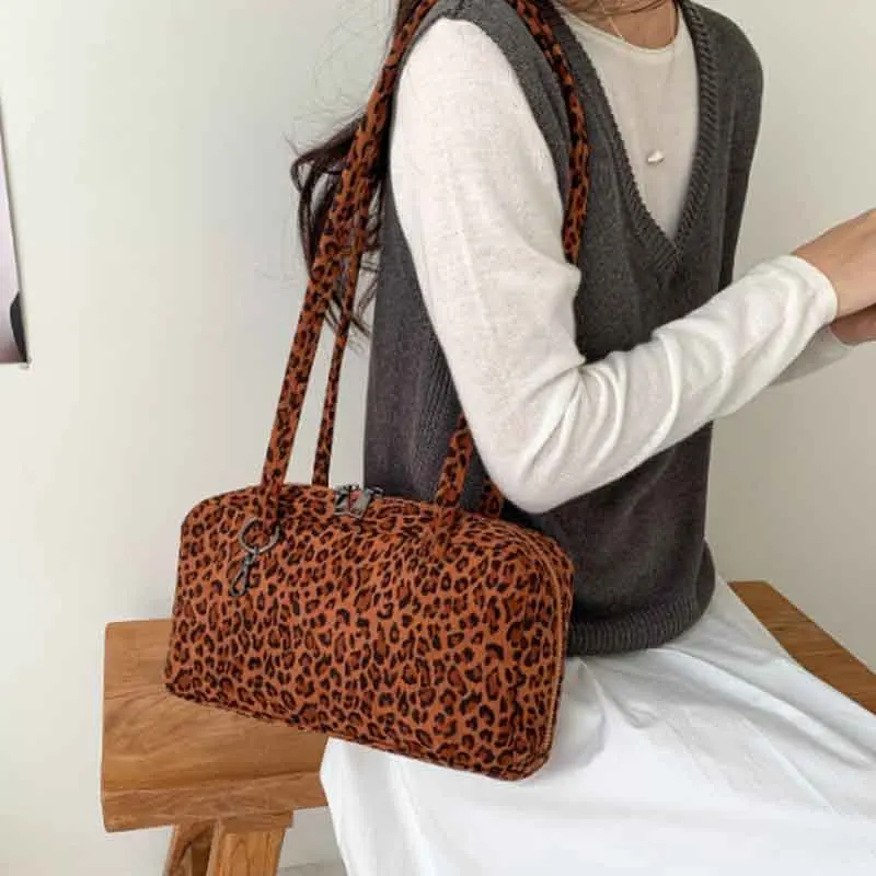 Vintage Square Pillow Bag Leopard Print Tote Handbag Fashion Shoulder Bag Women Shopping Underarm Pouch Travel Top-Handle Bags
Vintage Square Pillow Bag Leopard Print Tote Handbag Fashion Shoulder Bag Women Shopping Underarm Pouch Travel Top-Handle Bags