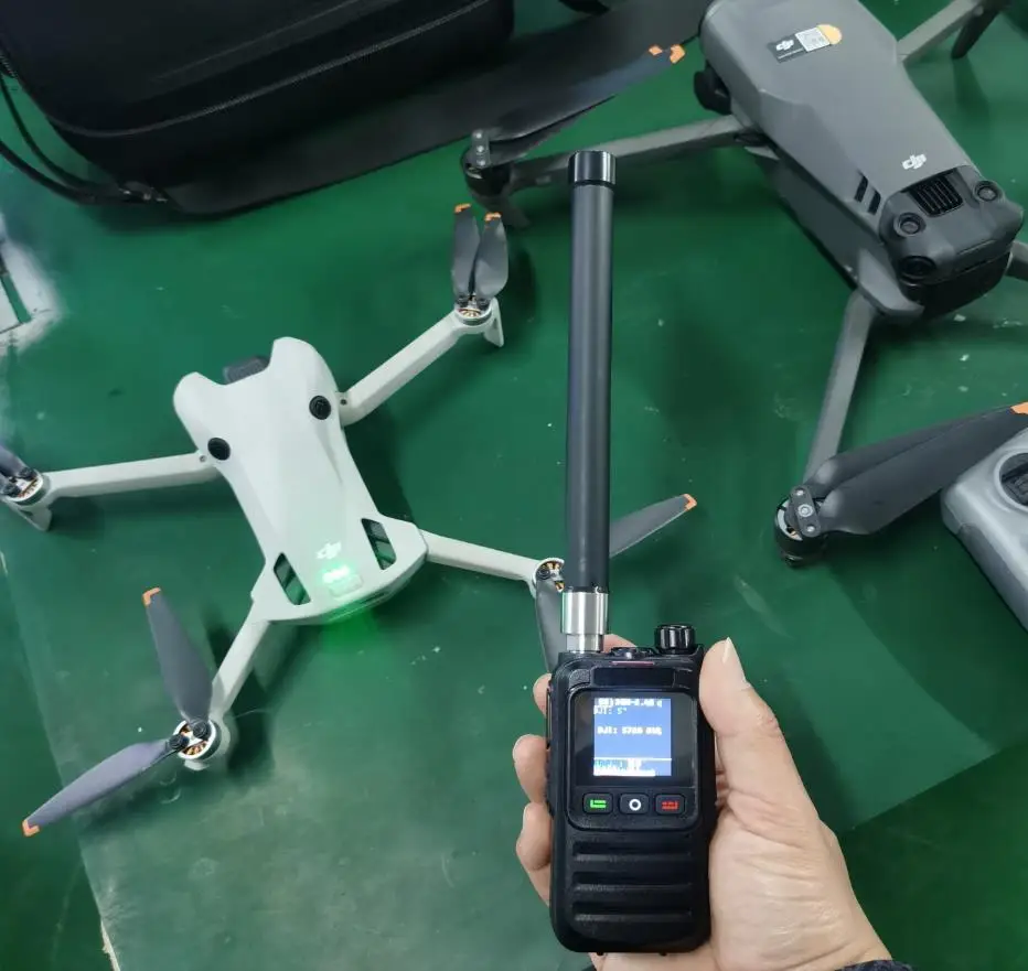 Drone Detector 30MHz-6.4GHz Portable Drone Tester Supports Russian and English Equipped With a Battery For Quadcopter RC Cars
Drone Detector 30MHz-6.4GHz Portable Drone Tester Supports Russian and English Equipped With a Battery For Quadcopter RC Cars