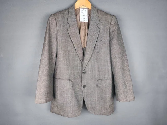 Enter the world of style with this men's suit jacket. It's a game-changer for your wardrobe 4467
Enter the world of style with this men's suit jacket. It's a game-changer for your wardrobe 4467