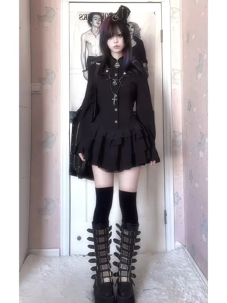 MAGOGO New Lolita-style skirt paired with vintage gothic-style shirt and lace dress
MAGOGO New Lolita-style skirt paired with vintage gothic-style shirt and lace dress