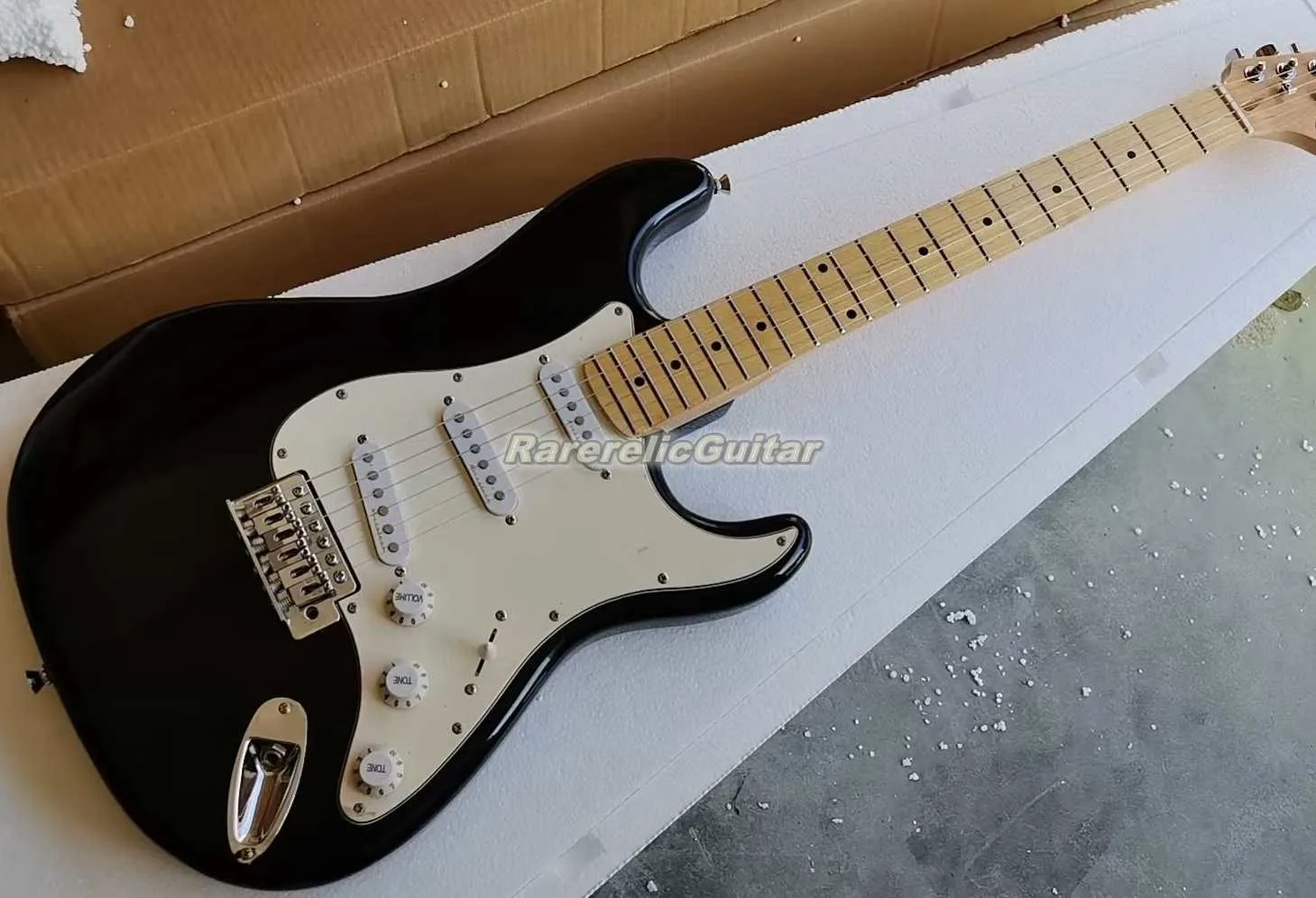 New EricClapto Blackie Electric Guitar Maple Fretboard V Engrave Neck Plate
New EricClapto Blackie Electric Guitar Maple Fretboard V Engrave Neck Plate