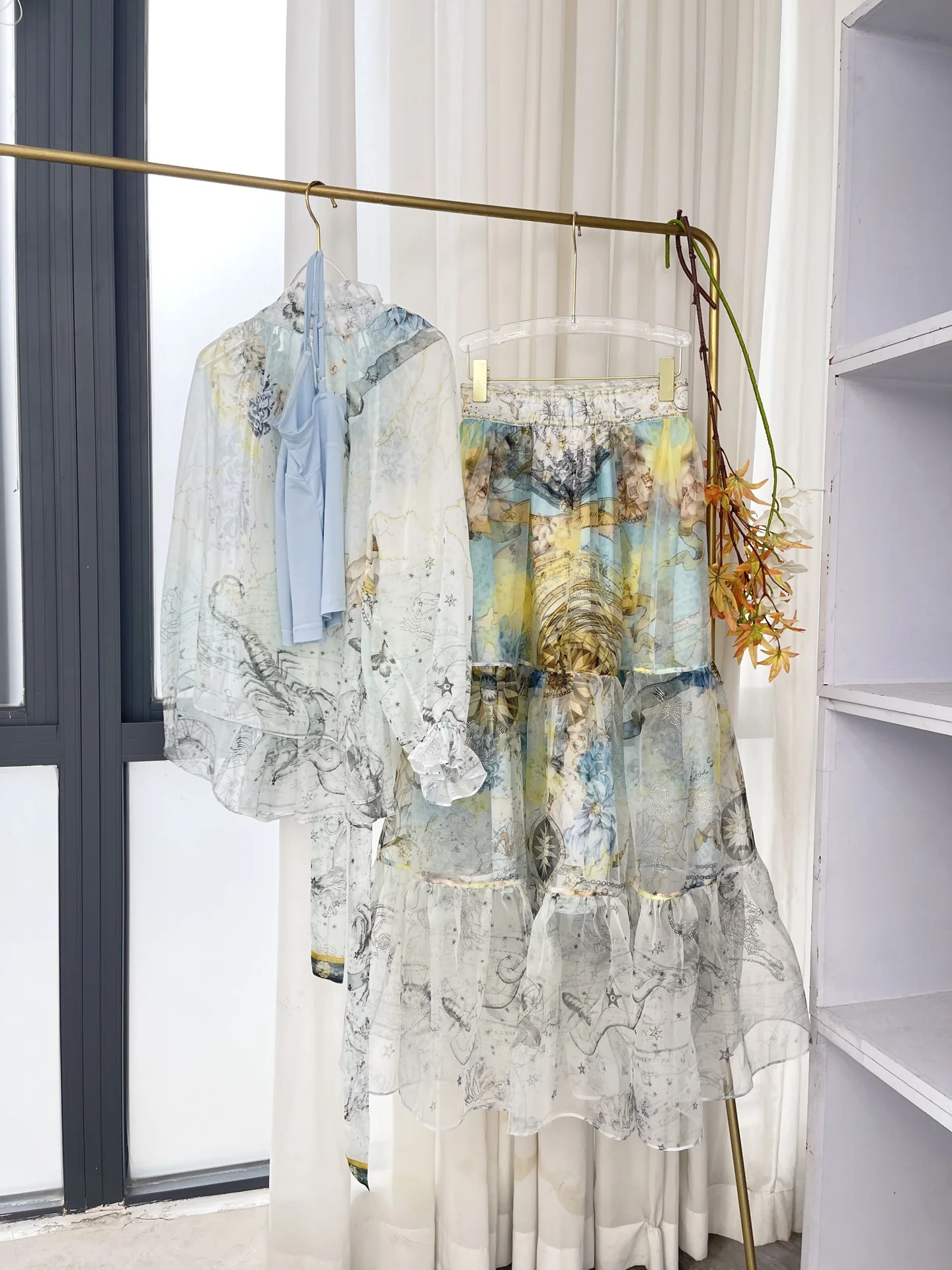 Off The Shoulder Ruffles Blouse and Skirt Sets Outfit Women Pure Silk 2026 New High Quality Elegant Floral Print
Off The Shoulder Ruffles Blouse and Skirt Sets Outfit Women Pure Silk 2026 New High Quality Elegant Floral Print