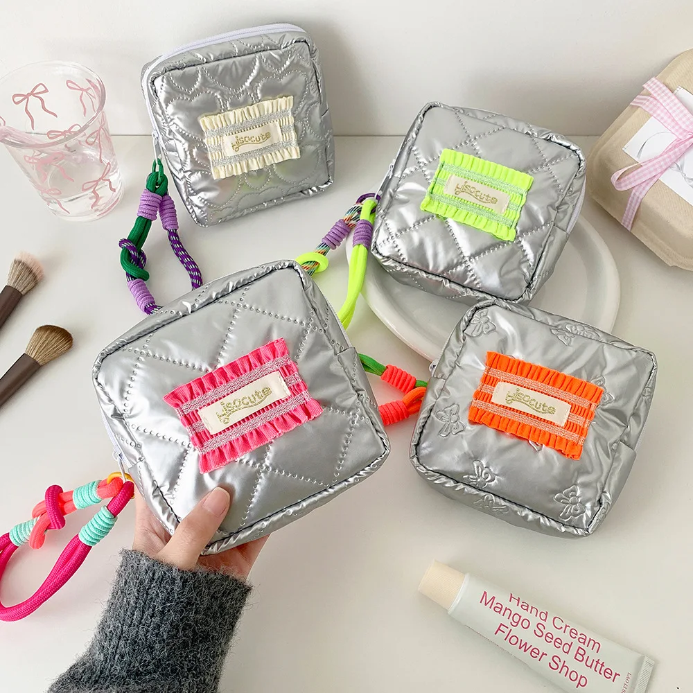 Ins Girl Silver Shiny Bow Makeup Bag Square Key Lipstick Bag Student Sanitary Pouch Sanitary Pads Organizer Portable Coin Purse
Ins Girl Silver Shiny Bow Makeup Bag Square Key Lipstick Bag Student Sanitary Pouch Sanitary Pads Organizer Portable Coin Purse