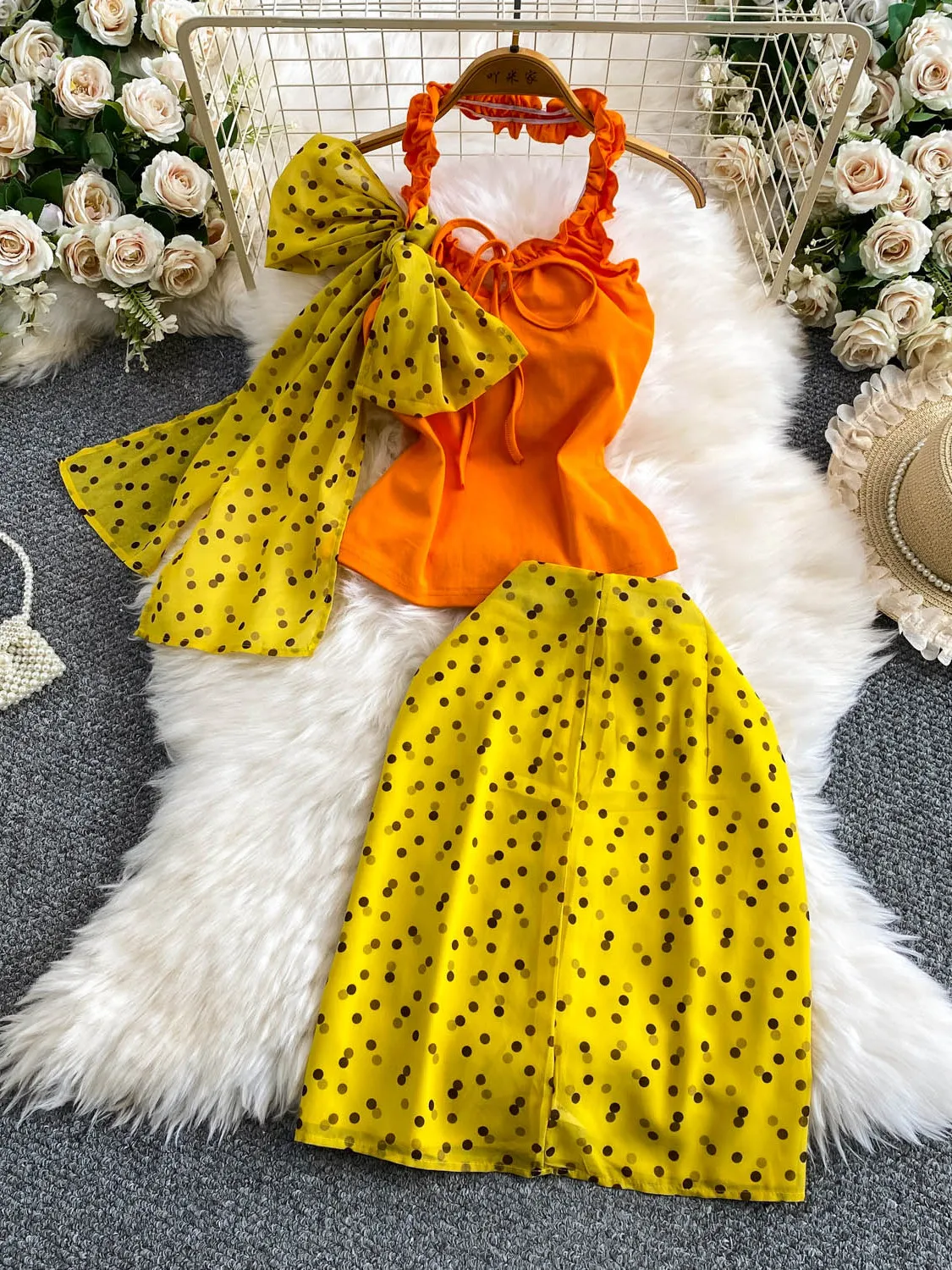 Elegant Polka Dot Halter Neck Top And Midi Skirt Set Sweet Bow Wooden Bounded Fashionable Two-Piece Women's En...
Elegant Polka Dot Halter Neck Top And Midi Skirt Set Sweet Bow Wooden Bounded Fashionable Two-Piece Women's En...