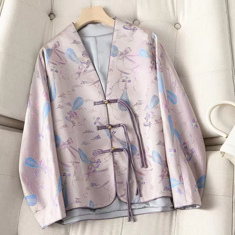 Chinese style silk hand-embroidered high-end coat The new hanfu style is comfortable and soft luxury coat
Chinese style silk hand-embroidered high-end coat The new hanfu style is comfortable and soft luxury coat