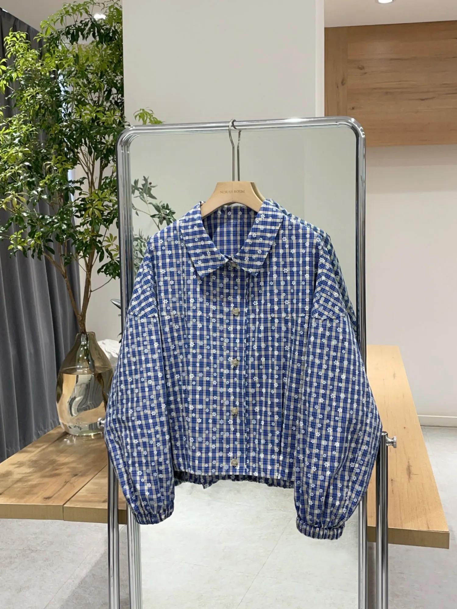 Noxiao La Authentic Spring Summer 2026 Plaid Turn-down Collar Thin Outerwear Casual Loose Fit Long Sleeve Short Coat for Women
Noxiao La Authentic Spring Summer 2026 Plaid Turn-down Collar Thin Outerwear Casual Loose Fit Long Sleeve Short Coat for Women