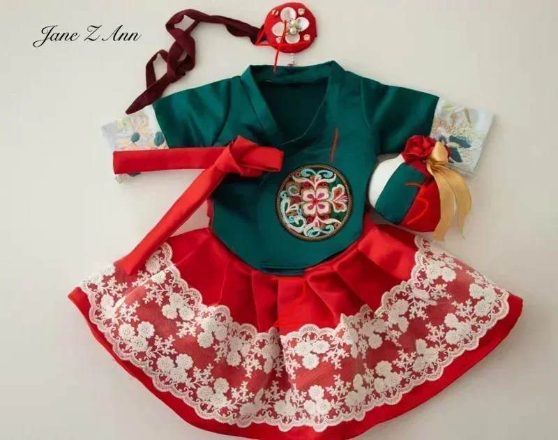 Baby girl Korean traditional costume 4pcs clothing set headband+hat+shirt+dress studio shooting holiday studio outfits
Baby girl Korean traditional costume 4pcs clothing set headband+hat+shirt+dress studio shooting holiday studio outfits