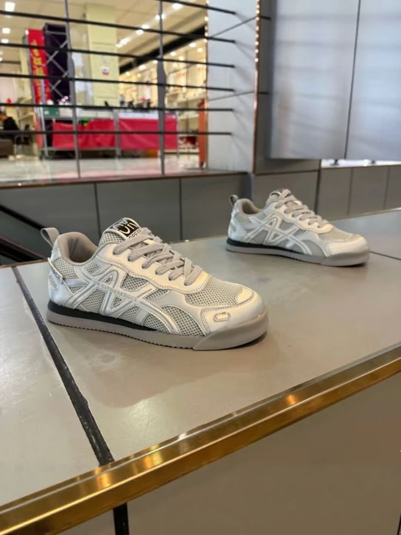 Casual Sporty Men's Shoes Breathable Mesh Upgraded Summer 2026 Fashionable Versatile Soft Bottom Anti-slip Dequn Board Shoes
Casual Sporty Men's Shoes Breathable Mesh Upgraded Summer 2026 Fashionable Versatile Soft Bottom Anti-slip Dequn Board Shoes