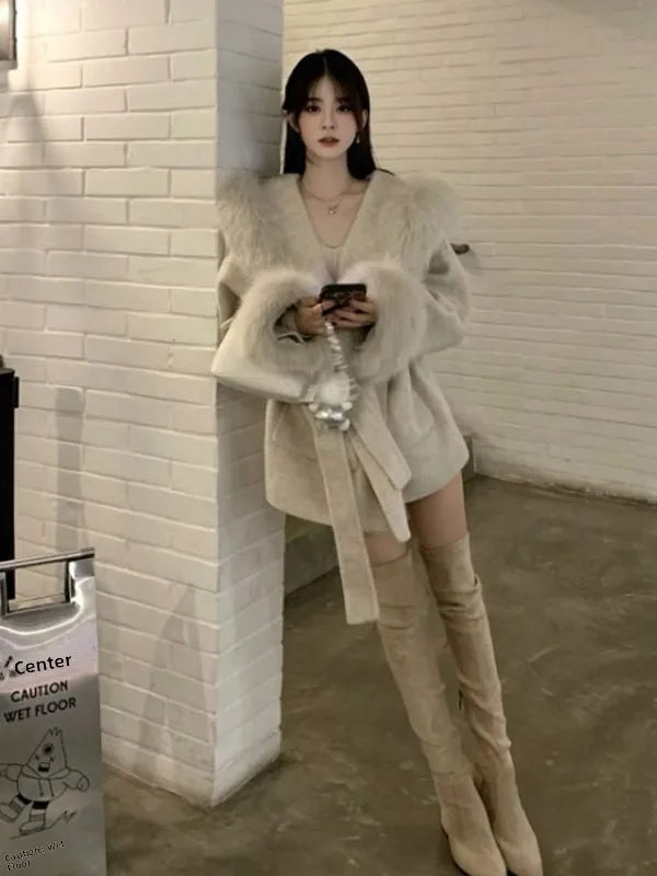 Korean Sle Gentle Wind Coat 2025 Winter Long Sve V-Ne Camere Outerwear Belted Loose Fit Faionable Commute
Korean Sle Gentle Wind Coat 2025 Winter Long Sve V-Ne Camere Outerwear Belted Loose Fit Faionable Commute