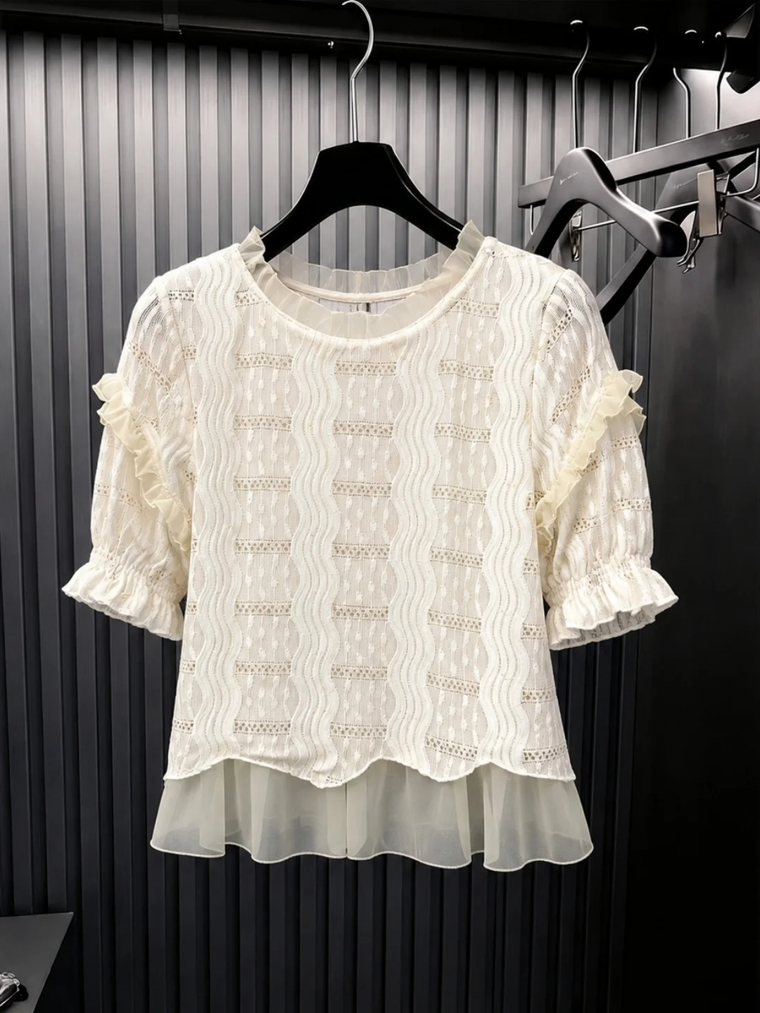 Elegant Lace Splicing Short Sleeve Shirt round Neck Lightweight Soft Women's Top Korean Style Commute Silk Blend Summer Fashion
Elegant Lace Splicing Short Sleeve Shirt round Neck Lightweight Soft Women's Top Korean Style Commute Silk Blend Summer Fashion