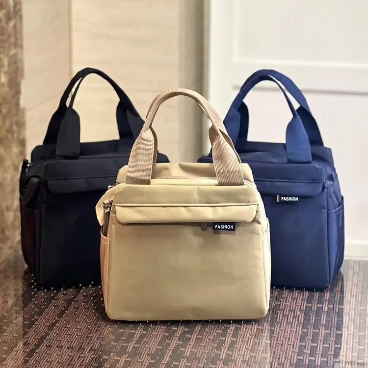 Commute Waterproof Lunch Bag Simple Handheld Bento Box Bag for Office Workers And Students Portable Food Container Carry Bag
Commute Waterproof Lunch Bag Simple Handheld Bento Box Bag for Office Workers And Students Portable Food Container Carry Bag