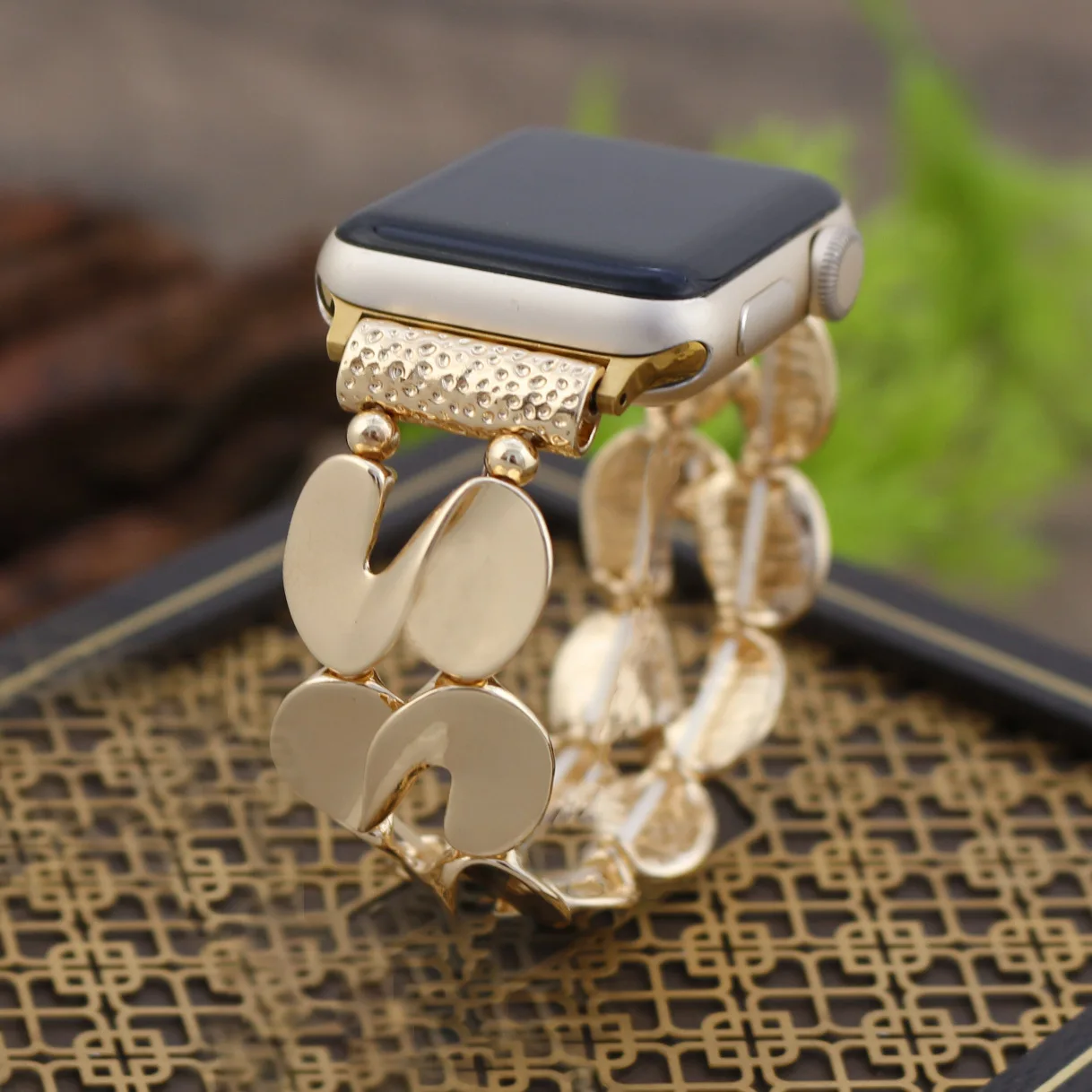 New Fashion Cross-border Watch Strap for Apple Watch S-type Sequined Metal Strap for Iwatch S10 11 Series 9 8 7
New Fashion Cross-border Watch Strap for Apple Watch S-type Sequined Metal Strap for Iwatch S10 11 Series 9 8 7